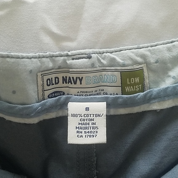 Old Navy 5" Inseam Shorts - Picture 2 of 3